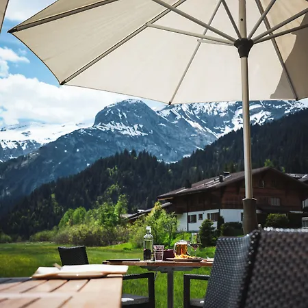 Alpenland 3* Гштад